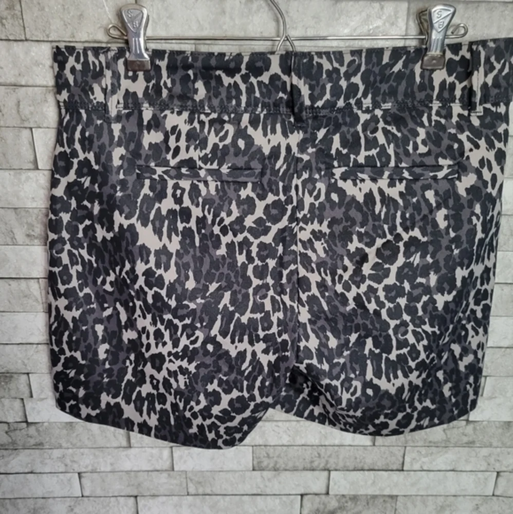 Isaac Mizrahi Size‎ 6 Cheetah print shorts